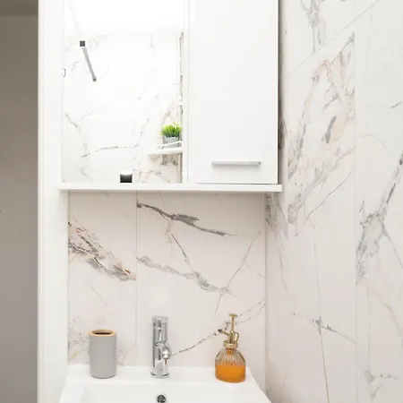 Ivona ゲストハウス 3*