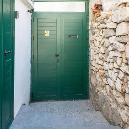 Ivona ゲストハウス 3*